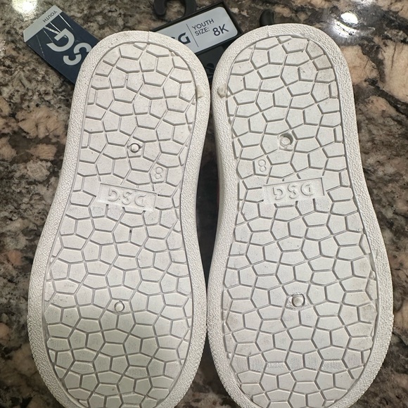 *brand new with tags* Strawberry Print Kids Water Shoes - Rubber sole - Picture 4 of 6